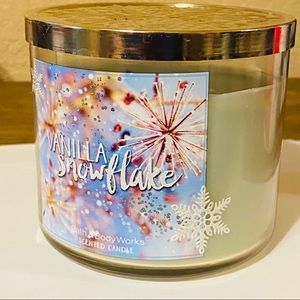 Bath & Body Works Accents - USED Vanilla Snowflake- Bath and Body Works Bath & Body Works Accents - USED Vanilla Snowflake- Bath and Body Works